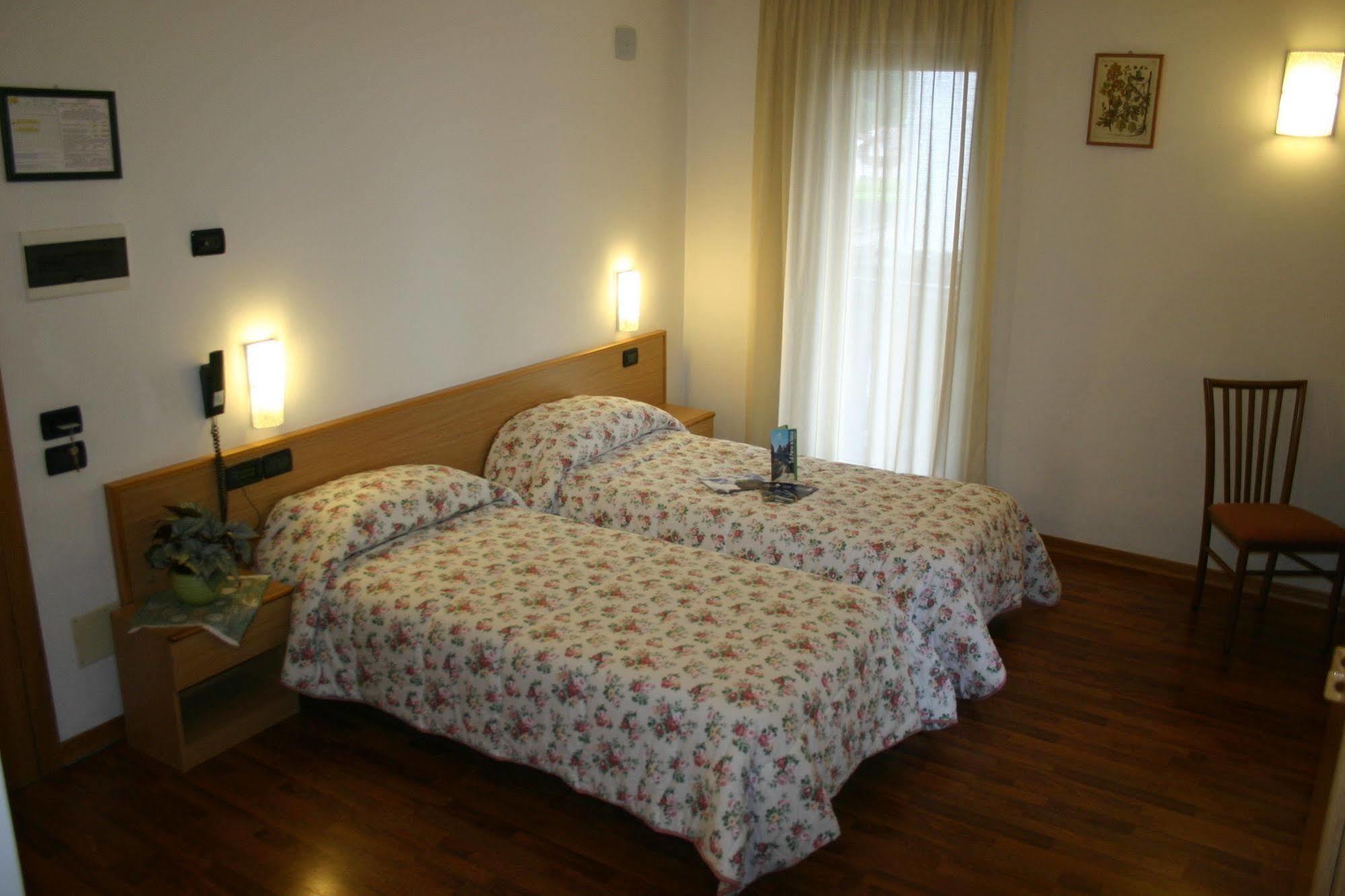Hotel Orsa Maggiore Falcade Exterior photo